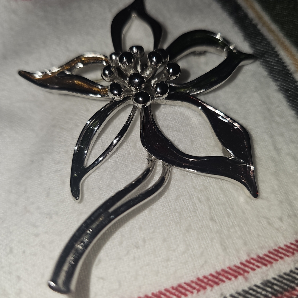 Elegant Silver Floral Brooch
